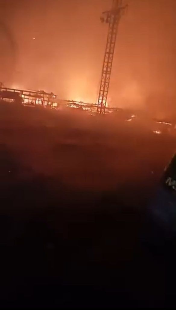 Salón de fiestas se incendia y termina con boda VIDEO