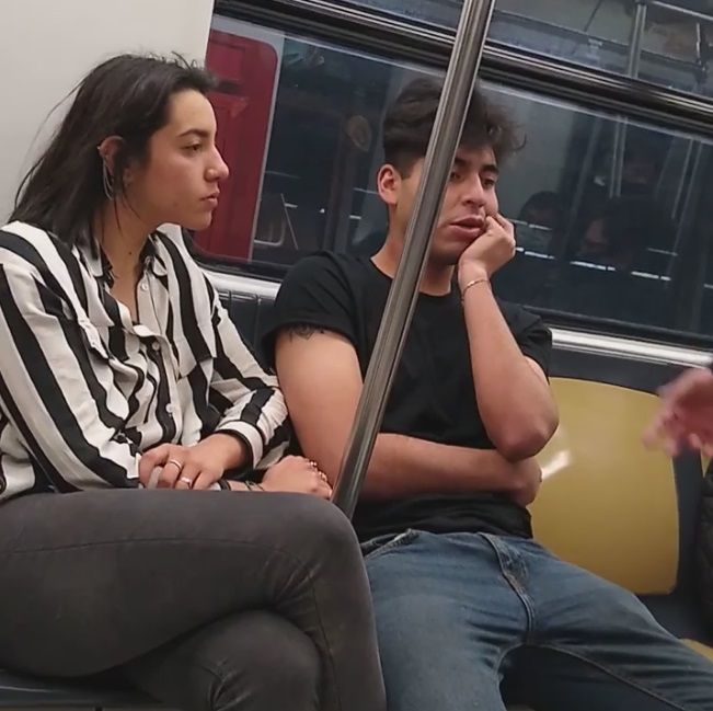 Policía somete a joven por no usar cubrebocas en Metro de CDMX (VIDEO)