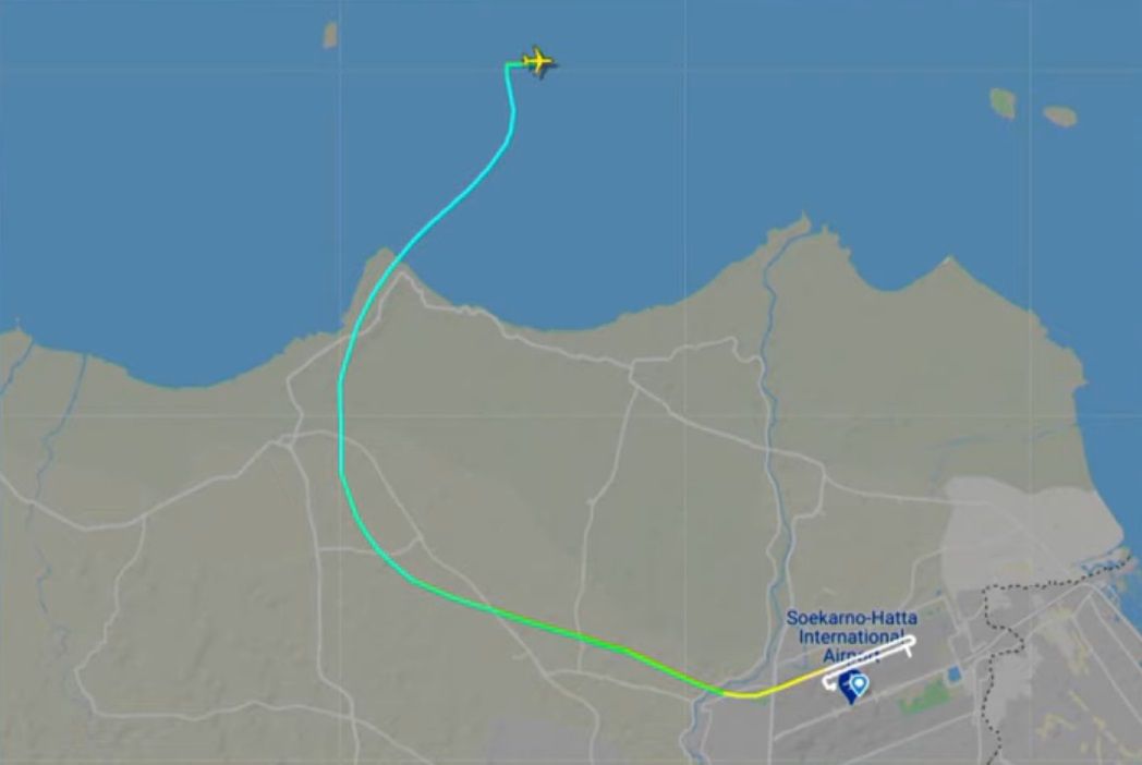 Buscan restos del avión accidentado en Indonesia; 62 personas estaban a bordo