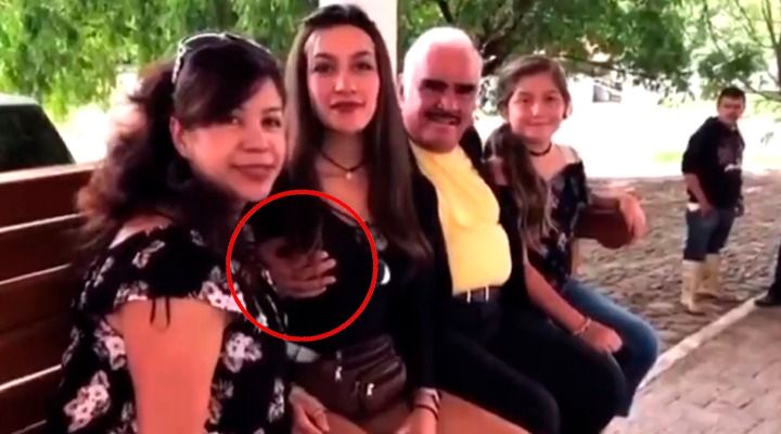 Vicente Fernández toca el pecho de fan que le pidió una foto (VIDEO)