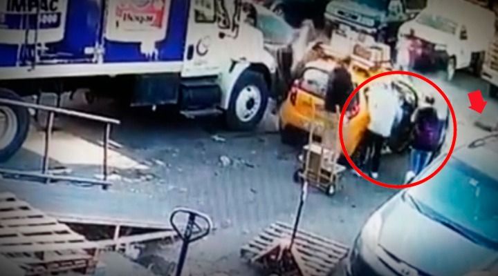 ¿Crimen pasional? Mujer asesina a pareja en mercado de Torreón (VIDEO)