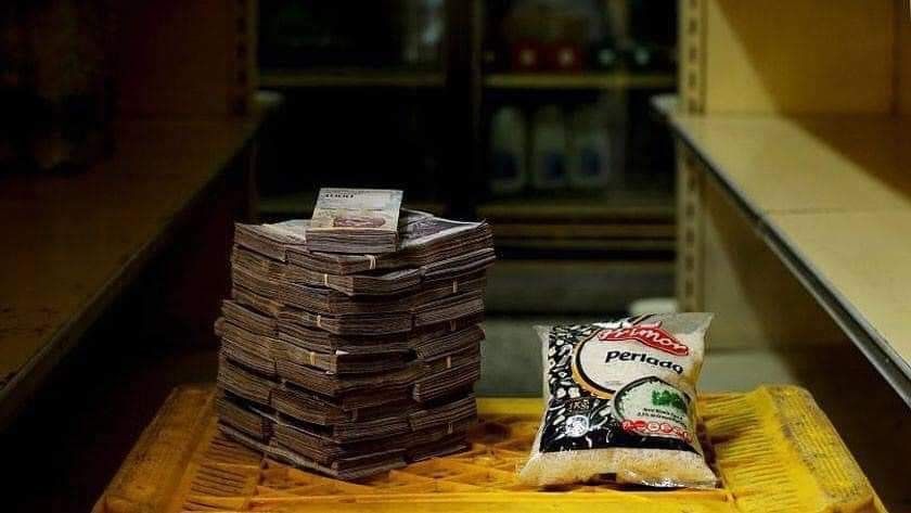 Aterradoras fotos revelan cuánto dinero se necesita para vivir en Venezuela