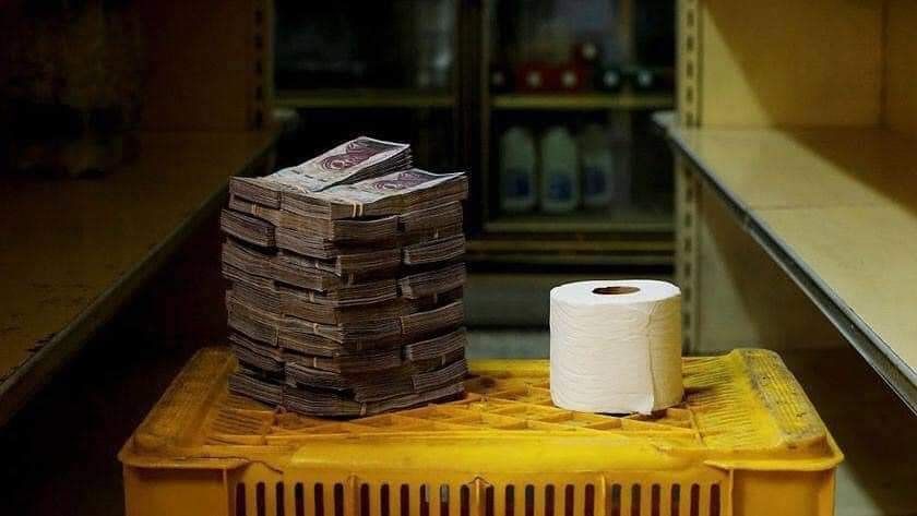 Aterradoras fotos revelan cuánto dinero se necesita para vivir en Venezuela