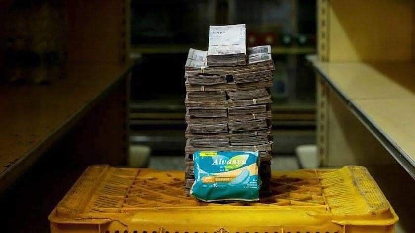 Aterradoras fotos revelan cuánto dinero se necesita para vivir en Venezuela