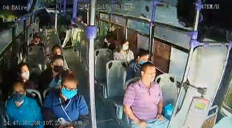 Sinaloa. Hombre apuñala a su esposa a bordo de camión en Culiacán (VIDEO)