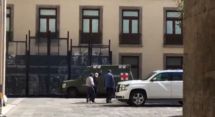 Captan a AMLO caminando en patio de Palacio Nacional 