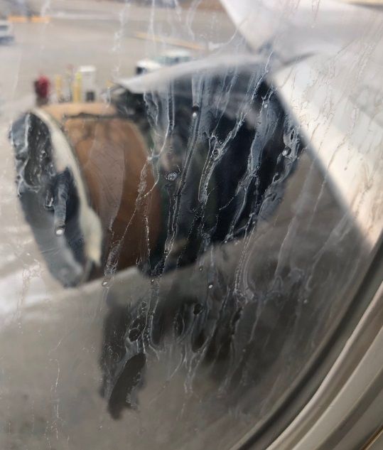 Difunden fotos y videos sobre avión que se despedazó en el aire