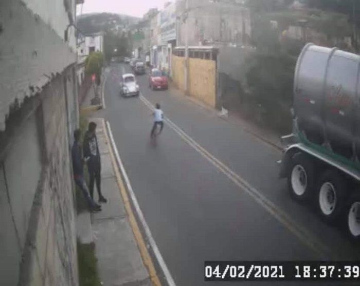 CDMX. Conductor atropella a niño ciclista en Cuajimalpa