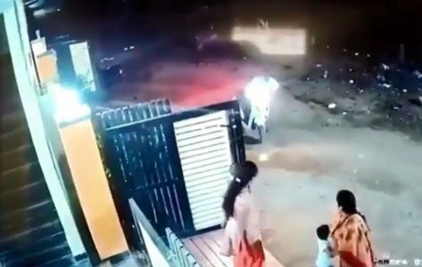 Video viral. Hombre ataca con un hacha a mujer por rechazarlo