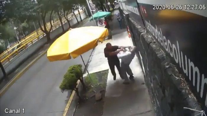 Lord Banqueta. Liberan a hombre que golpeó a anciano en CDMX