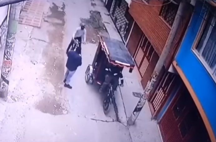 Asesinan a bicitaxista por no dar sus pertenencias (VIDEO) 