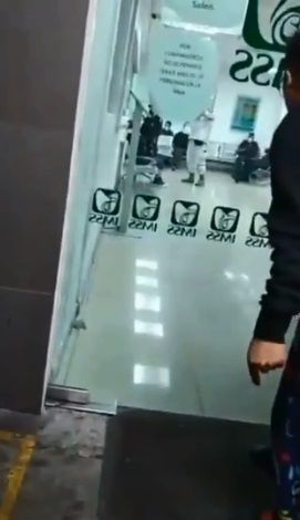 CDMX. Hombre muere en puerta de urgencias del IMSS (VIDEO) 