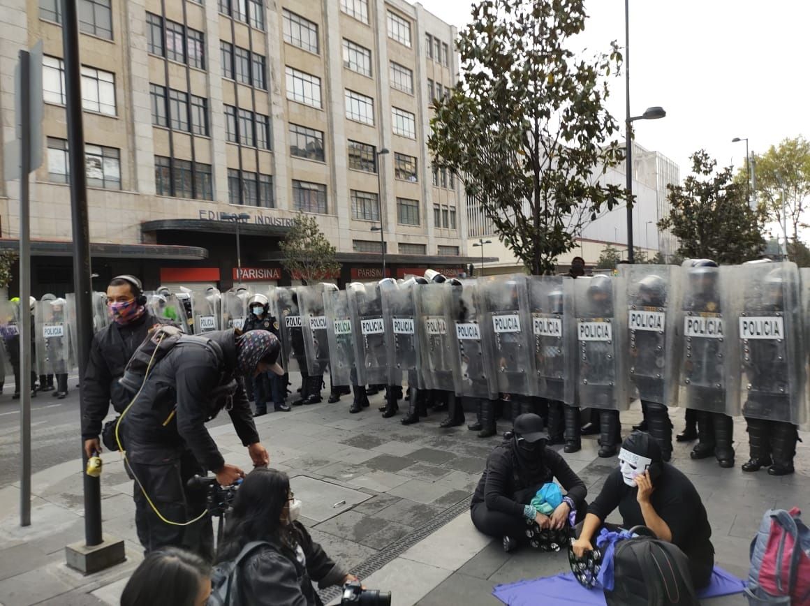 CDMX feministas protestan en Palacio Nacional contra candidatura de Salgado Macedonio