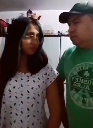 Redes atacan a papá por exhibir a su hija en TikTok