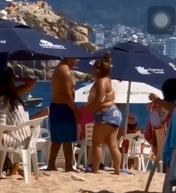 Le avienta una chancla a su pareja; falla y desata pelea en Acapulco (VIDEO)