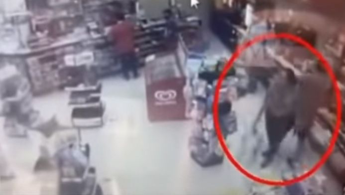 Difunden videos de Victoria en un Oxxo antes de ser asesinada en Tulum