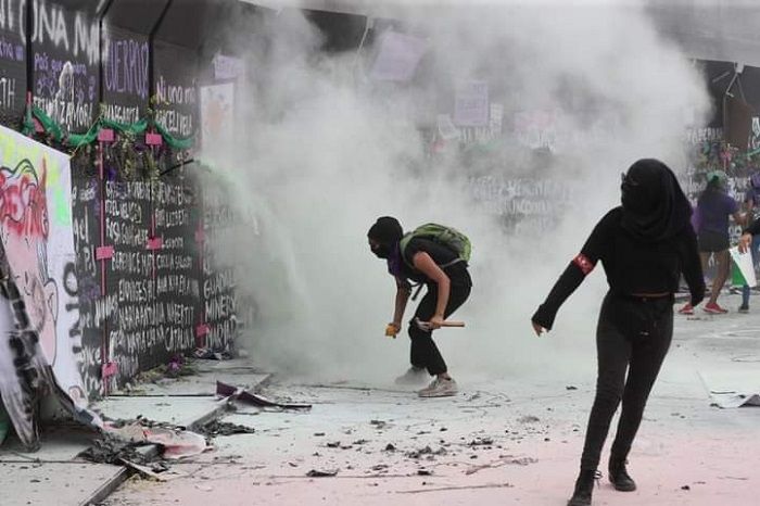 El muro evitó la vandalización de Palacio Nacional