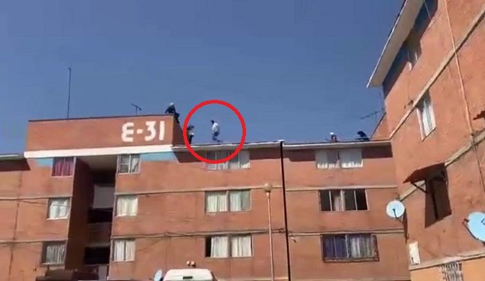 Hombre se lanza de edificio en San Bartolo