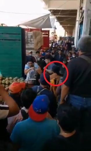 Lady Cinturonazos. Mujer protagoniza pelea en Central de Abasto 