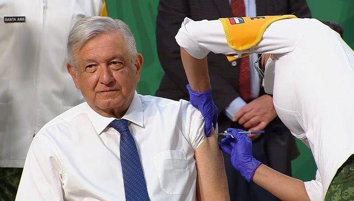 ¿Por qué AMLO se aplicó la vacuna AstraZeneca?