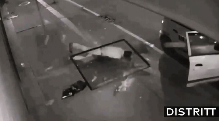 Ladrón cae de segundo piso en pleno robo; cómplices lo arrastran inconsciente