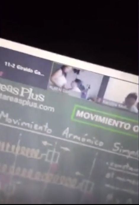 Maestro besa los pechos de su pareja durante clase en Zoom 