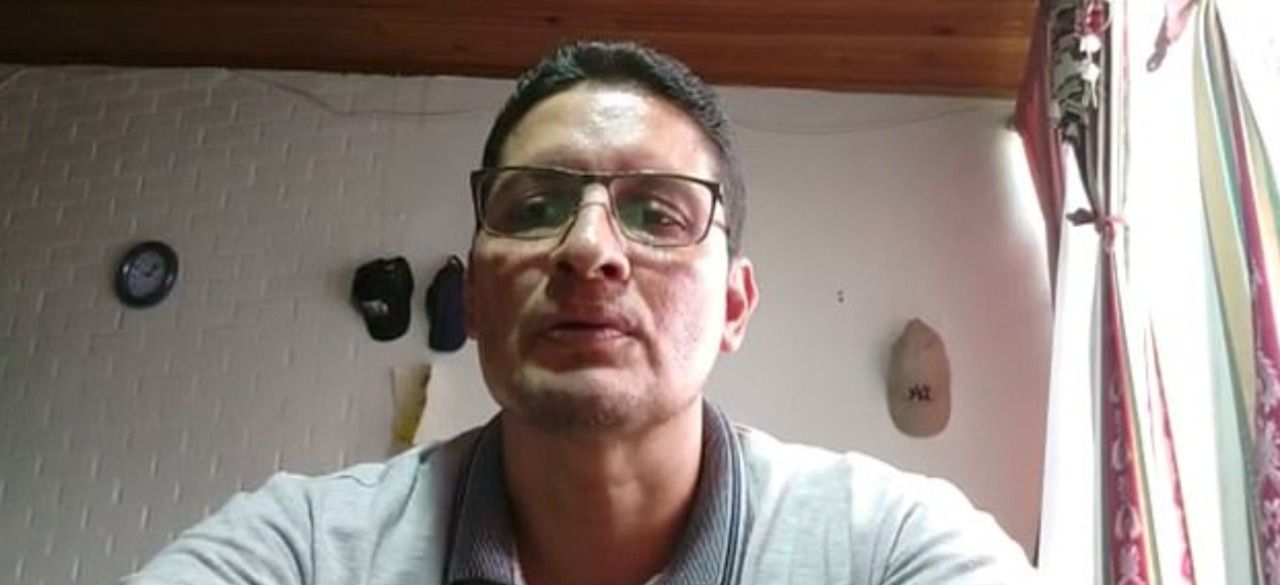 Maestro pide disculpas por comprometedor video