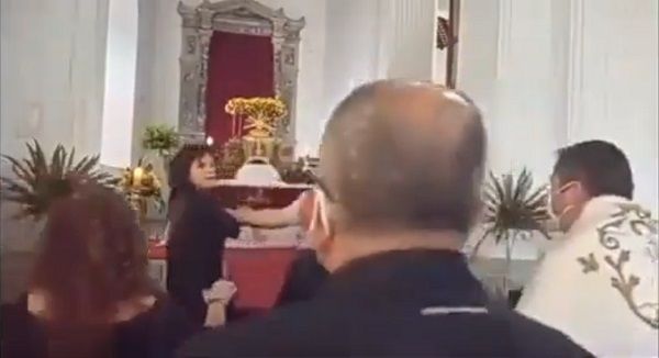 Video de la agresión contra cura se vuelve viral