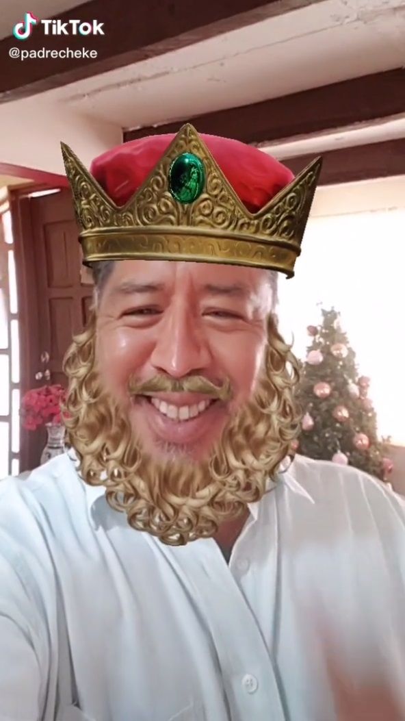 Padre Cheke triunfa en TikTok