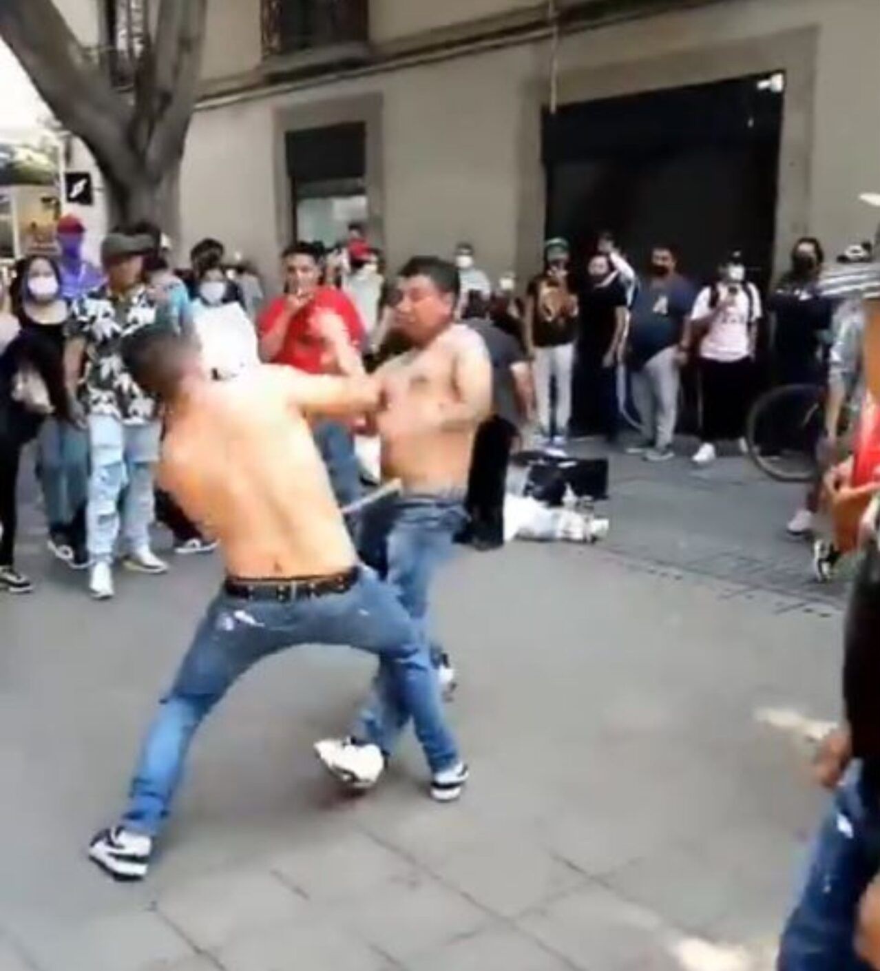 Así fue la pelea campal en Centro Histórico de CDMX que causó furor en redes