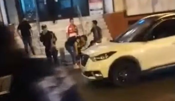 Graban a hombre golpeando a mujer en Veracruz