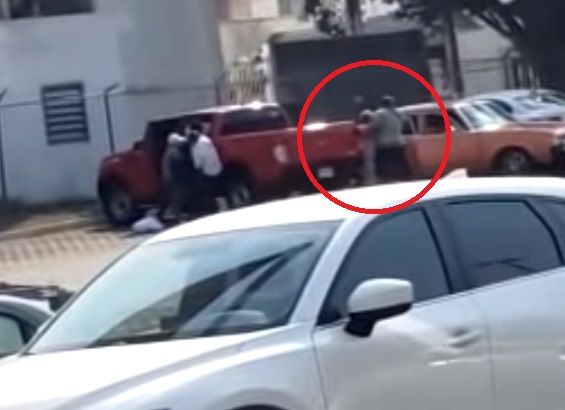 Intenta evitar secuestro de mujer y sicarios lo asesinan en Tamaulipas (VIDEO)