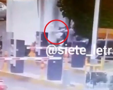 Difunden video del asesinato de dos hombres en Hospital Ángeles