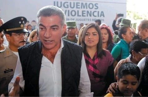 ¿Cuál es el salario de Claudia Rivera?