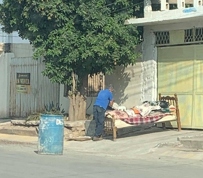 Buscan ayuda para abuelito en Torreón