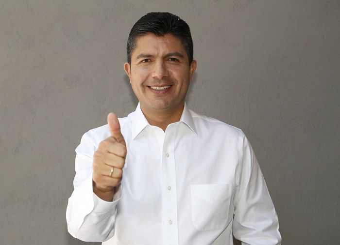 ¿Cuánto dinero tiene Eduardo Rivera?