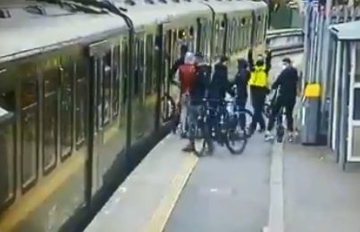 Video. Mujer cae a las vías del Metro tras sufrir acoso