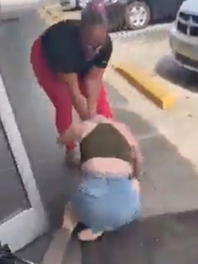 Captan pelea de mamás en Little Caesars