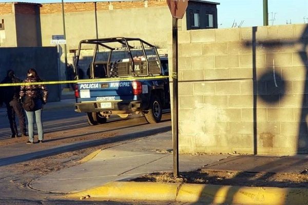 Policía que se vistió de mujer se suicida en Chihuahua 