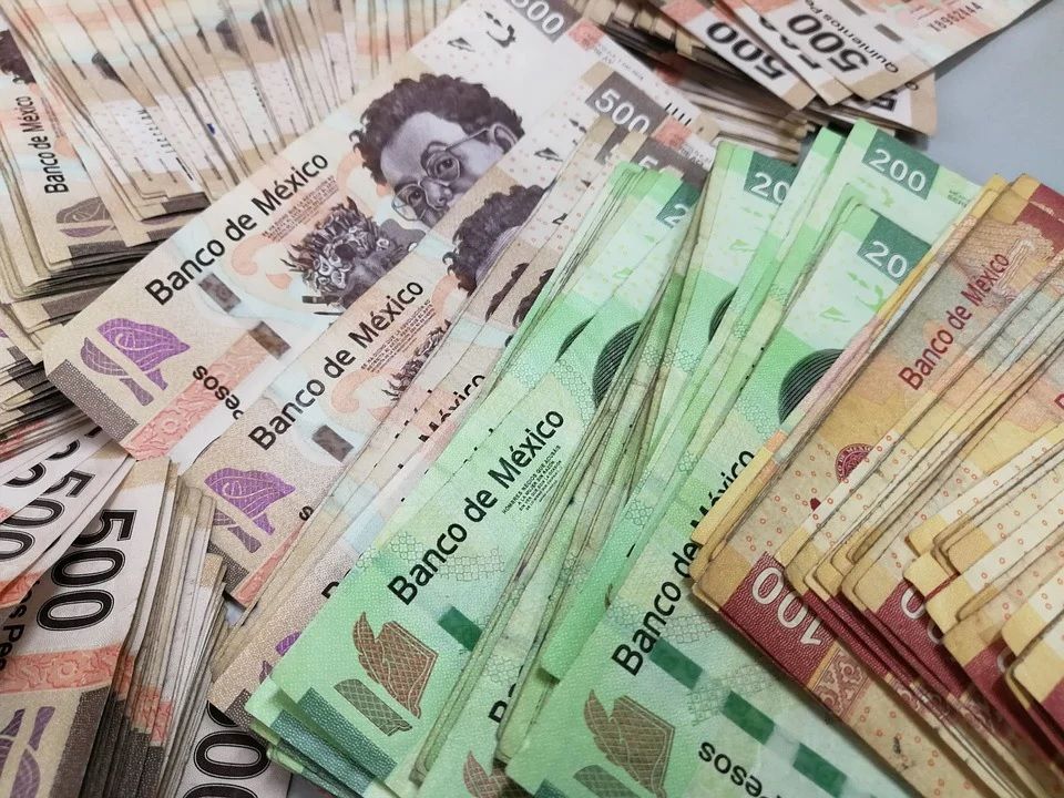 SAT revisará tus depósitos en efectivo si recibes más de 15 mil pesos al mes