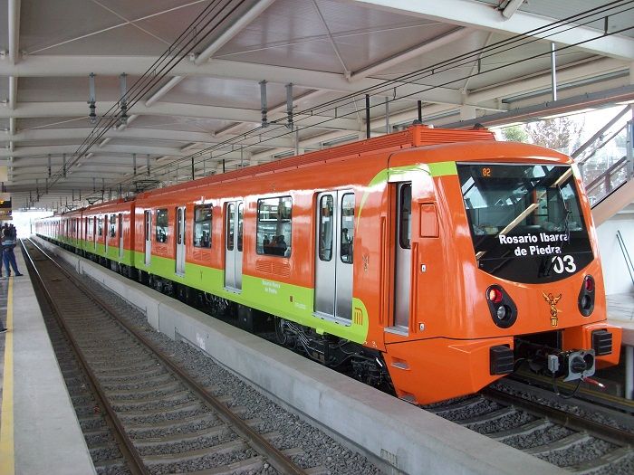 Investigan a policía por tocar a mujer en el Metro