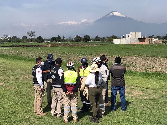 Investigan por qué se formó el socavón en Puebla