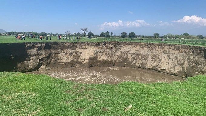 Socavón en Puebla se convierte en punto turístico