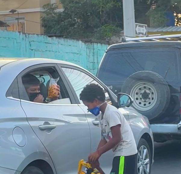 Reacciones de ambos niños conmueven a internet