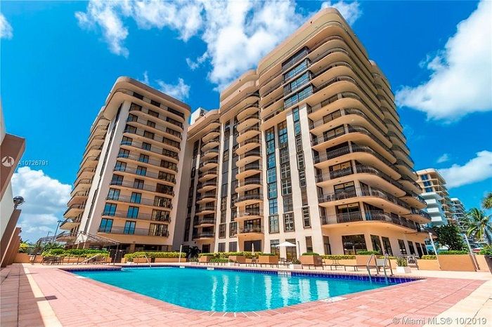Piscina del edificio derrumbado en Miami sería la clave