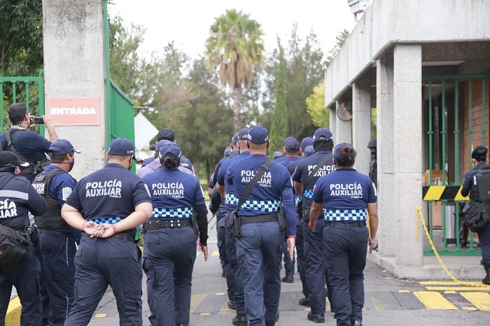 Policía Estatal llega con orden de desalojo a la UDLAP