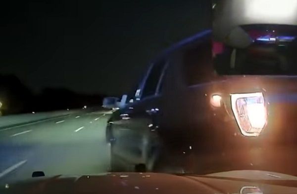 Video muestra volcadura de auto de mujer embarazada