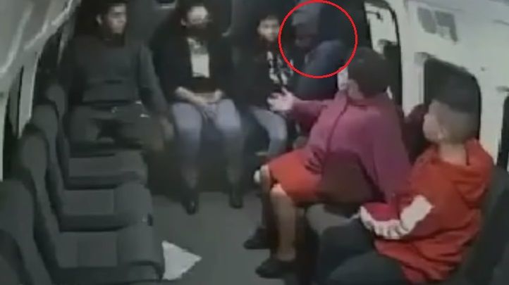 Edomex. Ladrón usa a niño durante asalto en combi |VIDEO 