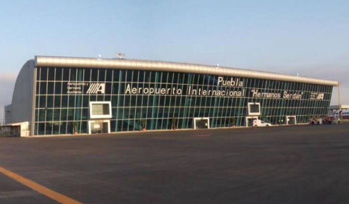 ¿Cuánto cuesta por día el estacionamiento del aeropuerto de Puebla?