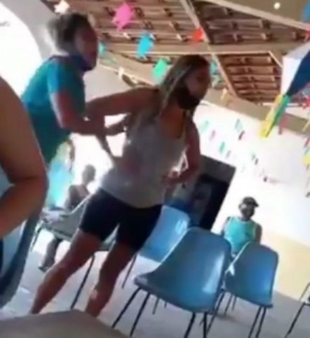 Acude a vacunarse con su amante; encuentra a la esposa y se arma pelea |VIDEO